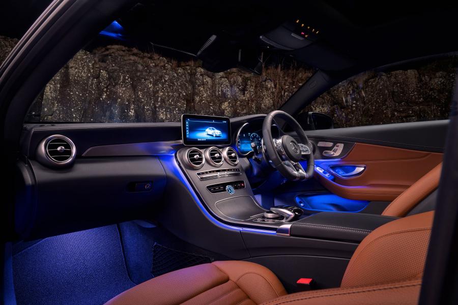 Интерьер Mercedes-AMG C43 4Matic Coupe (C205) 2018 года  (UK) (фото 20 из 40)
